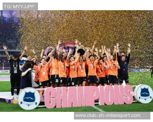 武汉车谷江大女足赛后自豪展示国旗合影庆祝中国骄傲时刻 武汉车谷江大女足赛后自豪展示国旗合影庆祝中国骄傲时刻