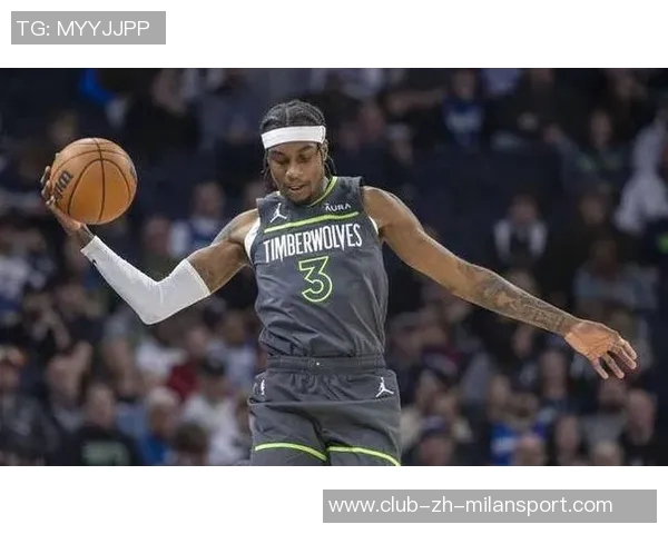 稳定发挥麦克丹尼尔斯半场高效表现助球队争胜