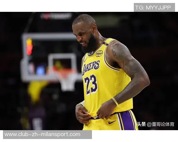 老詹被cue瞬间引发小卡幽默回应杯中轩尼诗引发媒体热议 老詹被cue瞬间引发小卡幽默回应杯中轩尼诗引发媒体热议