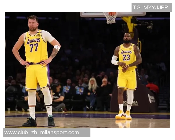 詹姆斯过去一个月末节狂砍88分助攻23次展现联盟顶级表现